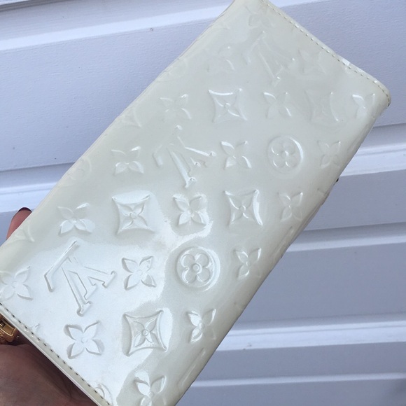 Authentic Louis Vuitton Pochette - Picture 5 of 16